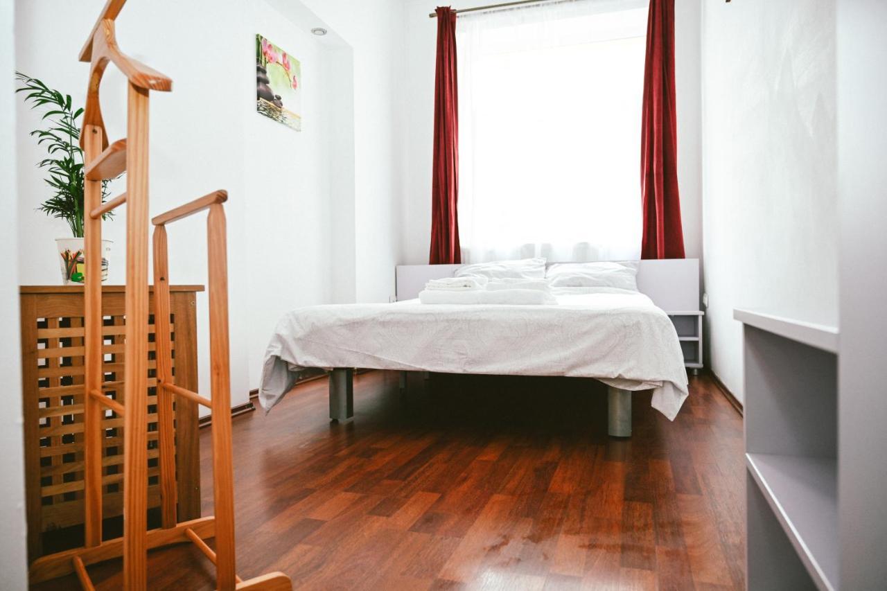 Cozy Apartment Брашов Екстериор снимка